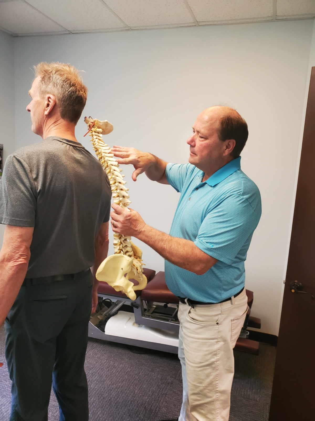 chiropractic adjustment demonstration | sitzmann Chiropractic